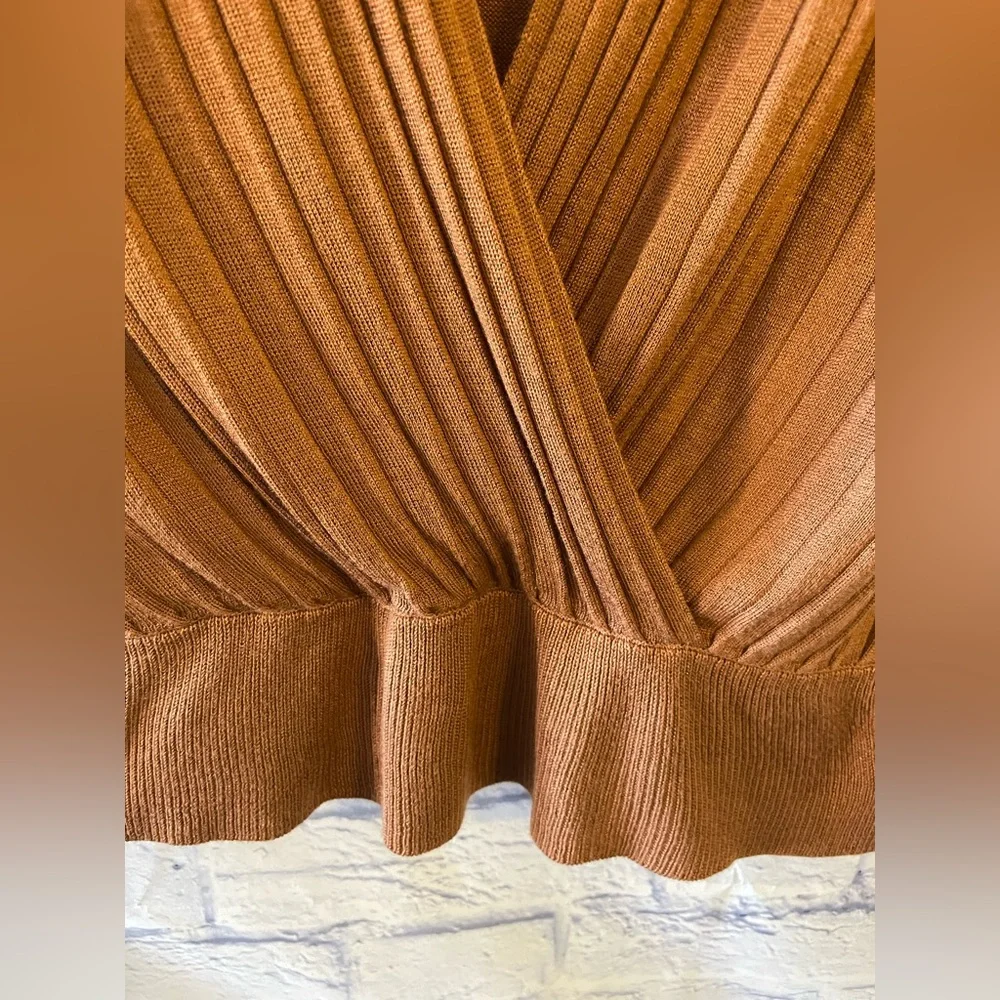 EUC New York And Co Wrap Stretch Sweater Vest Rust Brown Size Large - Picture 3 of 5